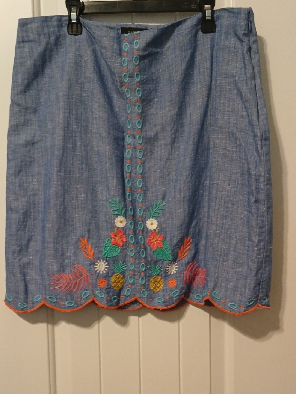 Talbots Blue Skirt with Multicolor Embroidered Accent. Sz 8 - Picture 1 of 9